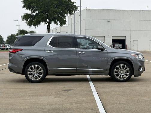 Satin Steel Metallic 2018 Chevrolet Traverse Premier