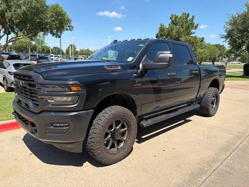 Diamond Black Crystal Pearlcoat 2025 RAM 2500 Tradesman Crew Cab 4x4 6'4' Box