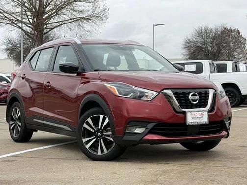 2020 Nissan Kicks SR