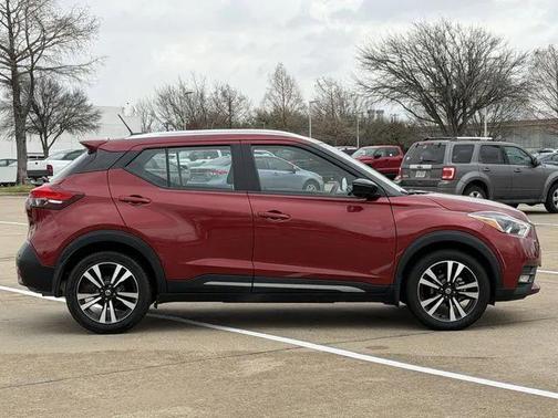 2020 Nissan Kicks SR