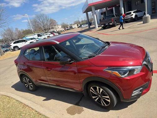 2020 Nissan Kicks SR