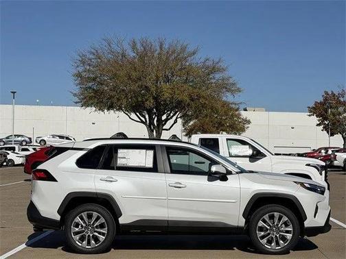 2025 Toyota RAV4 XLE Premium