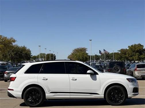 2024 Audi Q7 55 Premium Plus