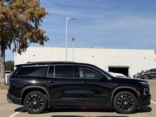2024 Chevrolet Traverse LT