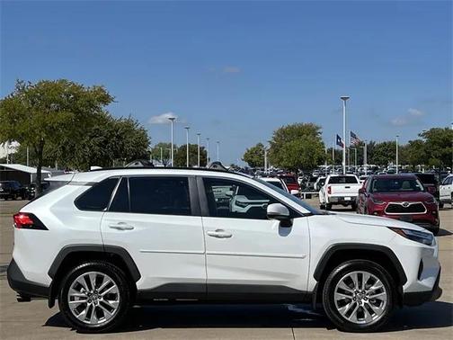 2025 Toyota RAV4 XLE Premium