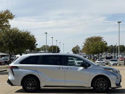 2021 Toyota Sienna XSE 7 Passenger