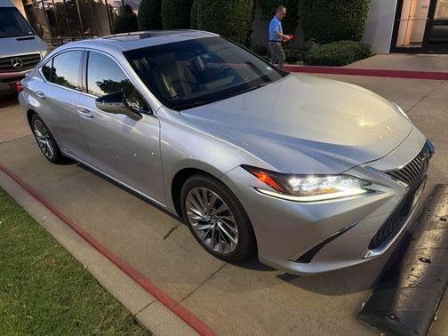 Silver Lining Metallic 2019 Lexus ES 300h Base