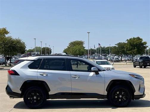 2023 Toyota RAV4 Hybrid SE