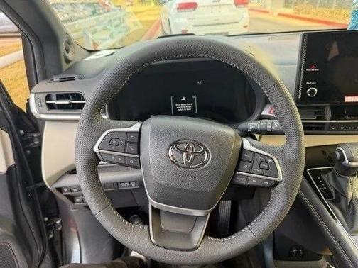 2025 Toyota Sienna Platinum