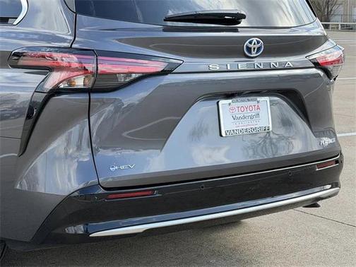 2025 Toyota Sienna Platinum