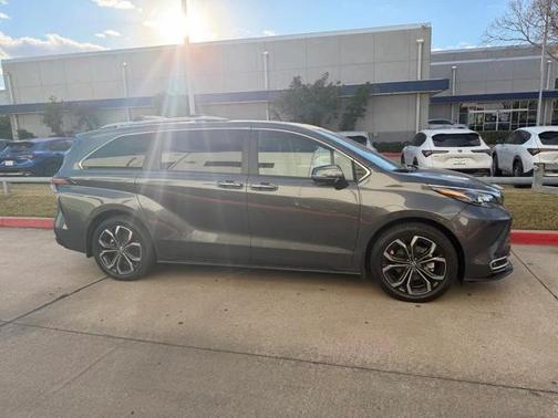 2025 Toyota Sienna Platinum