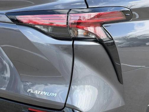 2025 Toyota Sienna Platinum