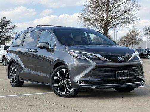 2025 Toyota Sienna Platinum