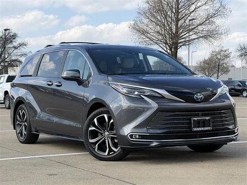 2025 Toyota Sienna Platinum