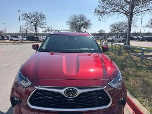 2025 Toyota Highlander XLE