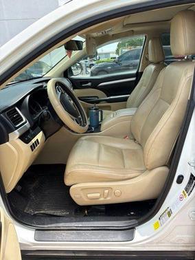 Blizzard Pearl 2017 Toyota Highlander XLE