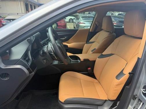 2025 Lexus ES 350 Base