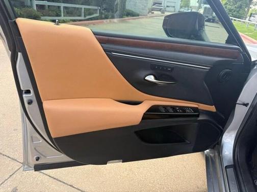 2025 Lexus ES 350 Base