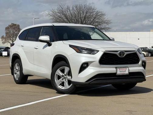 2024 Toyota Highlander LE