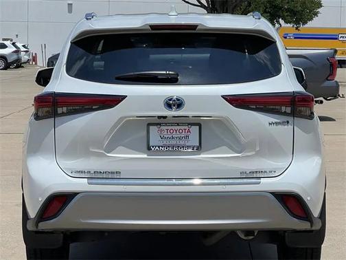 2023 Toyota Highlander Hybrid Platinum