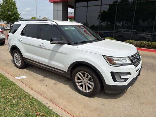 Oxford White 2017 Ford Explorer XLT
