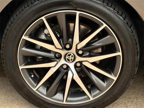 2022 Toyota Camry Hybrid XLE