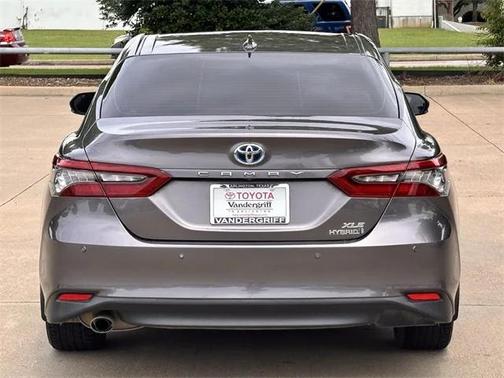 2022 Toyota Camry Hybrid XLE