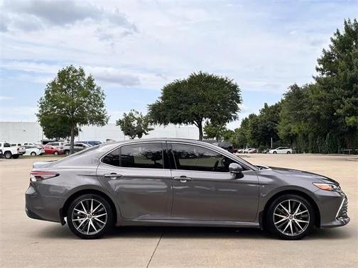 2022 Toyota Camry Hybrid XLE