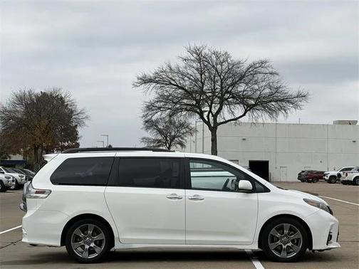 2018 Toyota Sienna SE