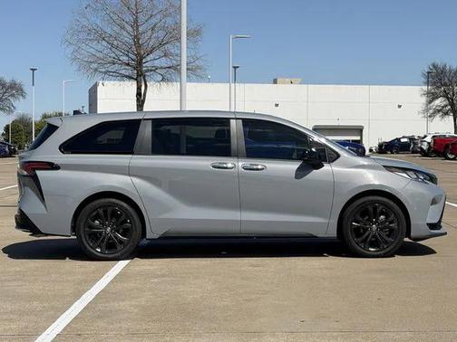 2025 Toyota Sienna XSE 7 Passenger