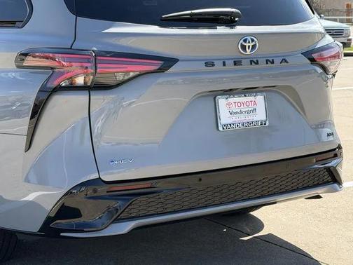 2025 Toyota Sienna XSE 7 Passenger