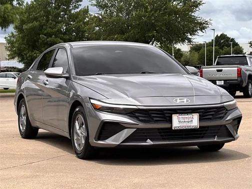 2024 Hyundai ELANTRA SE