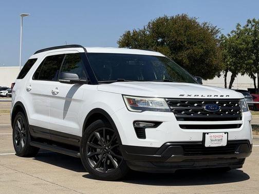 Magnetic Metallic 2019 Ford Explorer XLT