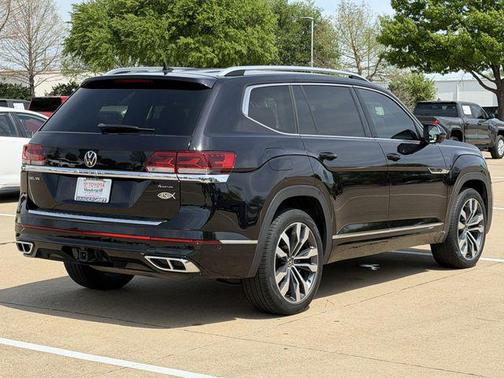 Deep Black Pearl 2023 Volkswagen Atlas 3.6L SEL Premium
