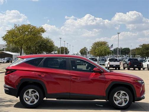 2023 Hyundai TUCSON SE