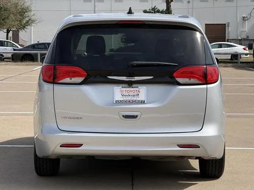 2023 Chrysler Voyager LX