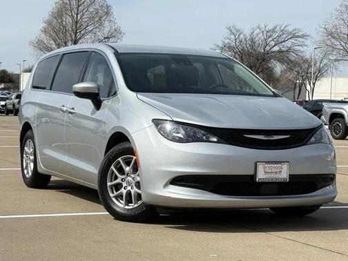 2023 Chrysler Voyager LX