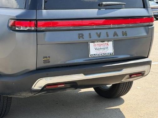 El Cap Granite 2024 Rivian R1S Adventure Quad Motor Large Pack