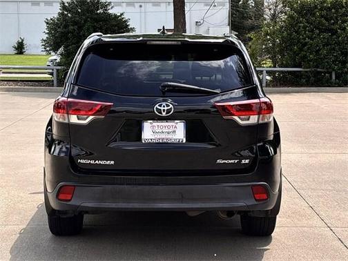 2019 Toyota Highlander SE