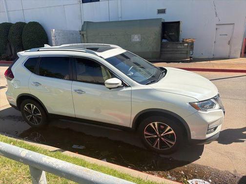 Pearl White Tricoat 2019 Nissan Rogue SV