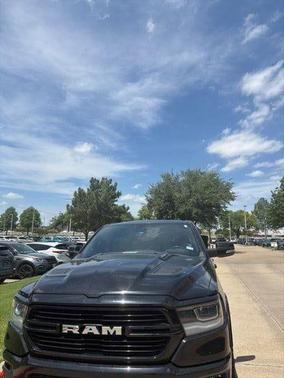 Diamond Black Crystal Pearlcoat 2019 RAM 1500 Laramie