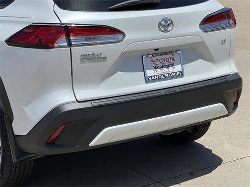 2024 Toyota Corolla Cross LE