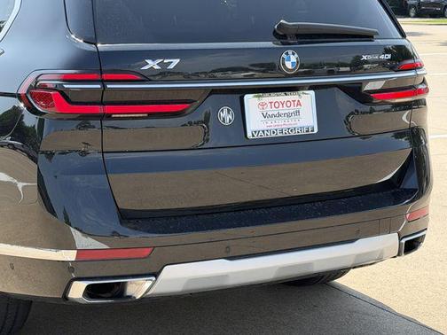 Black Sapphire Metallic 2023 BMW X7 xDrive40i