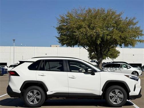 2025 Toyota RAV4 Hybrid LE