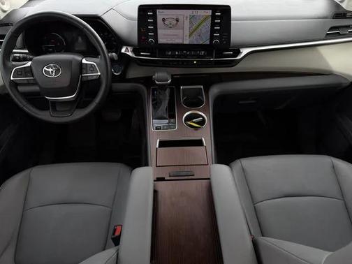 2023 Toyota Sienna XLE