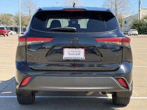 2023 Toyota Highlander LE
