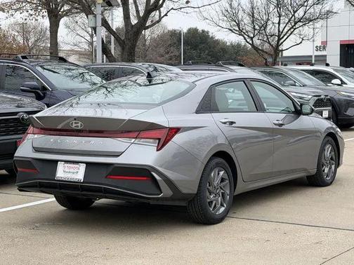 2024 Hyundai ELANTRA SEL