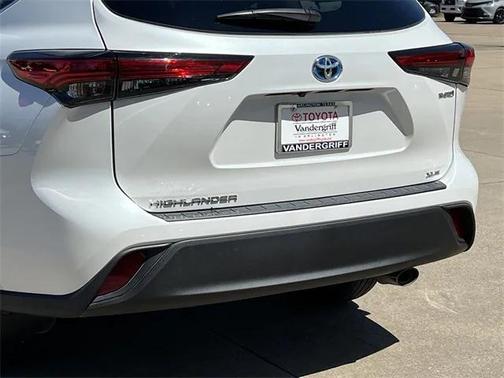2023 Toyota Highlander Hybrid XLE
