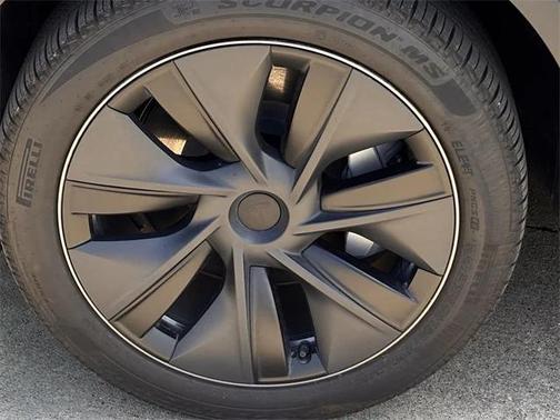 2024 Tesla Model Y Long Range Dual Motor All-Wheel Drive