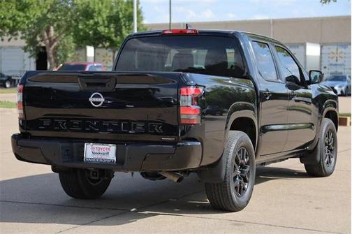 2023 Nissan Frontier SV